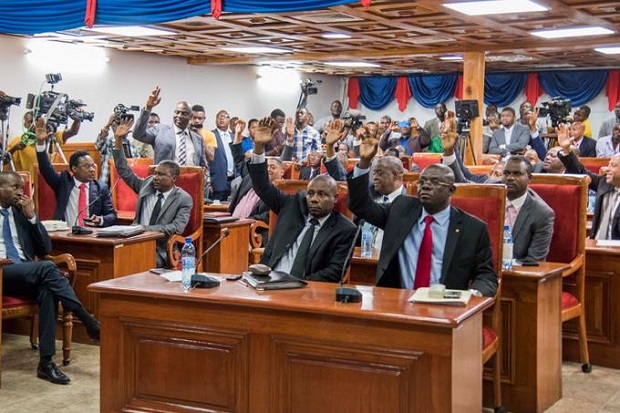 Senadores haitianos declaran estado de emergencia