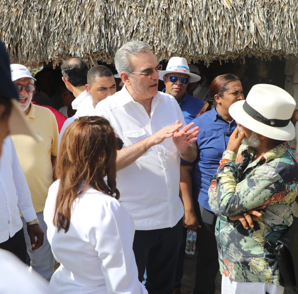 Presidente Abinader realiza visita histórica a la Isla Saona, donde se realiza inversión por 600 millones en obras sociales