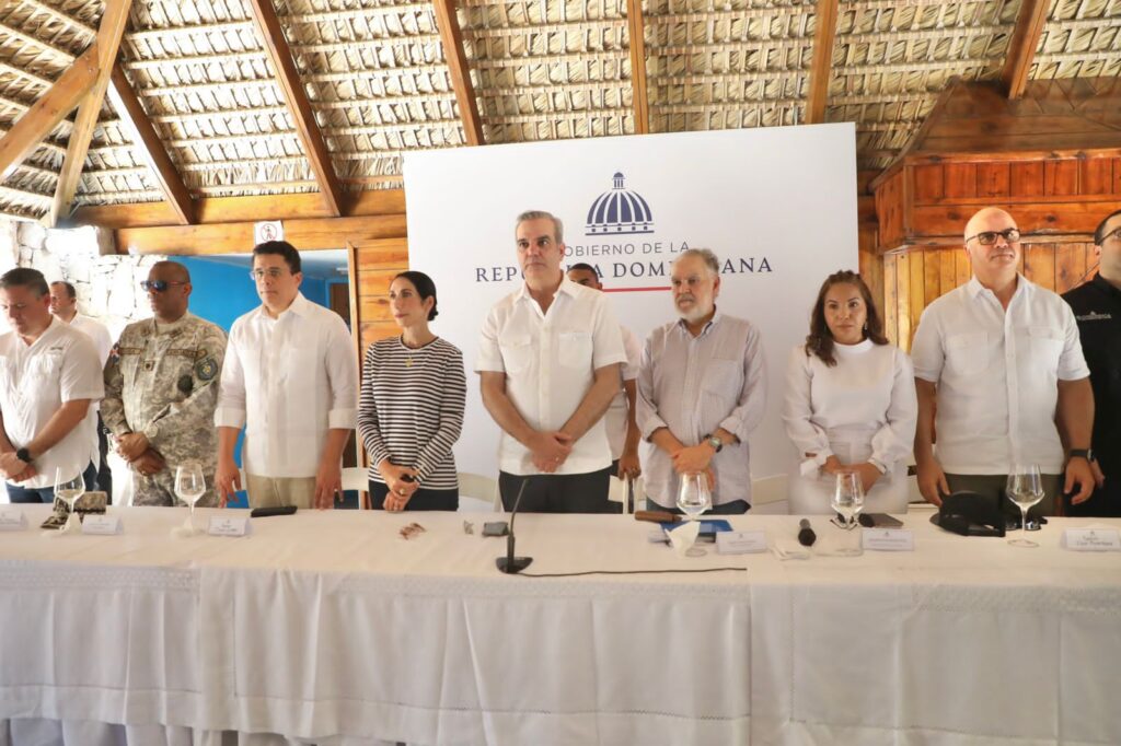 Presidente Abinader realiza visita histórica a la Isla Saona (1)