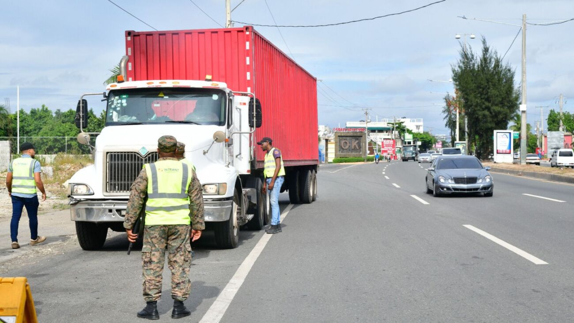 Intrant prohíbe circulación de vehículos pesados en zonas restringidas