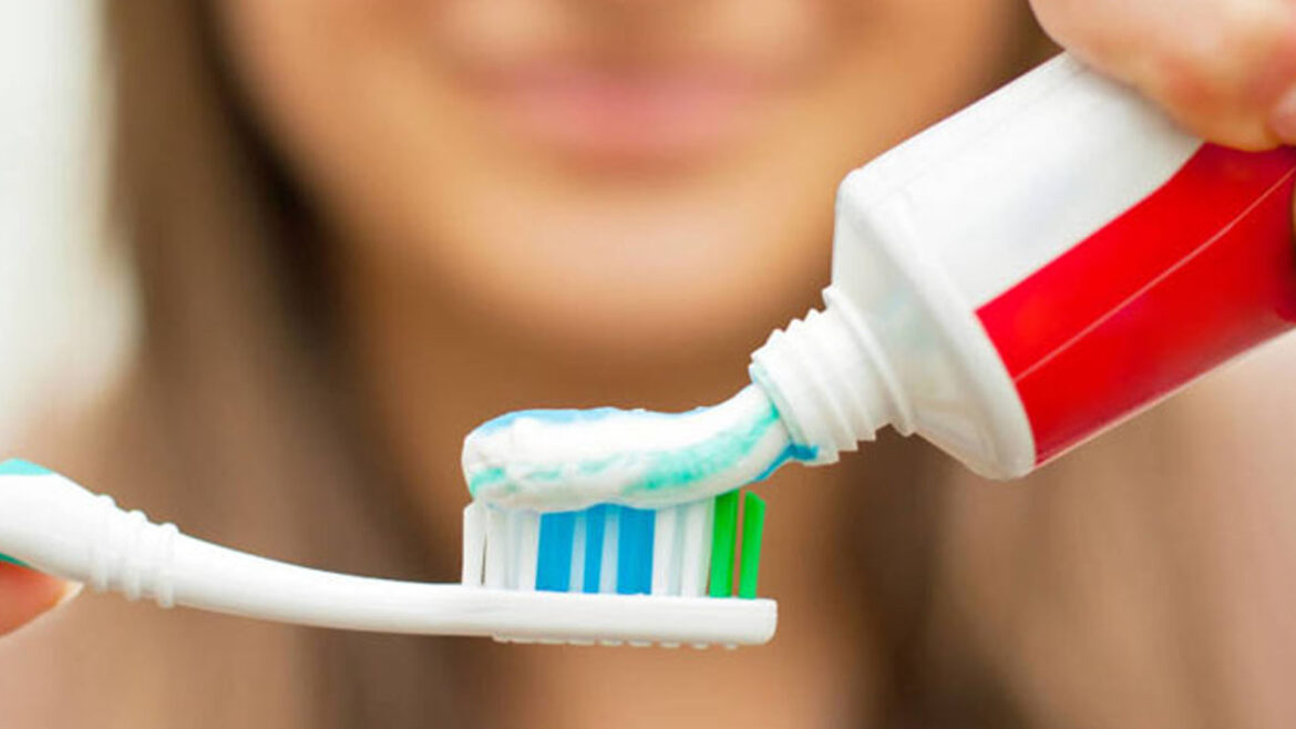 Cientos de virus viven en nuestros cepillos de dientes